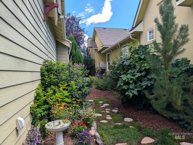 13379 N 8th, Boise, ID 83714