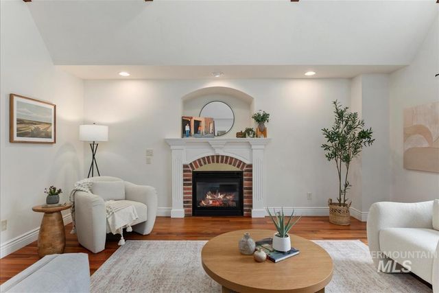 13379 N 8th, Boise, ID 83714