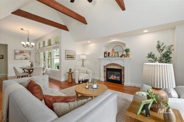 13379 N 8th, Boise, ID 83714