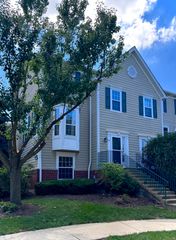 2424 Courtyard Circle 5, Aurora, IL 60506