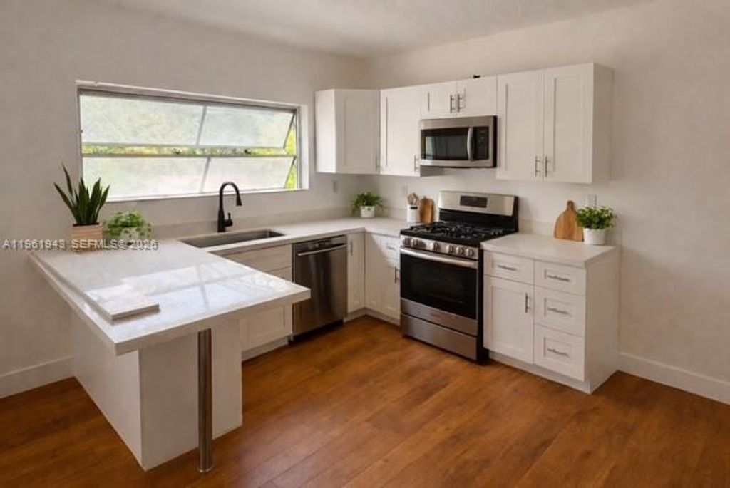 6875 NW 4th Ave, Miami, FL 33150