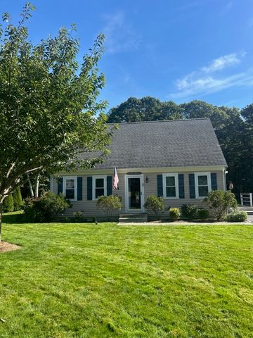 87 Seabrook Dr, Falmouth, MA 02536