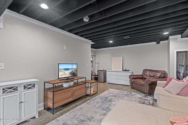 129 Round Rock Dr, Shepherdsville, KY 40165