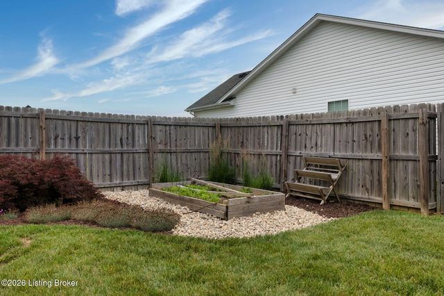 129 Round Rock Dr, Shepherdsville, KY 40165