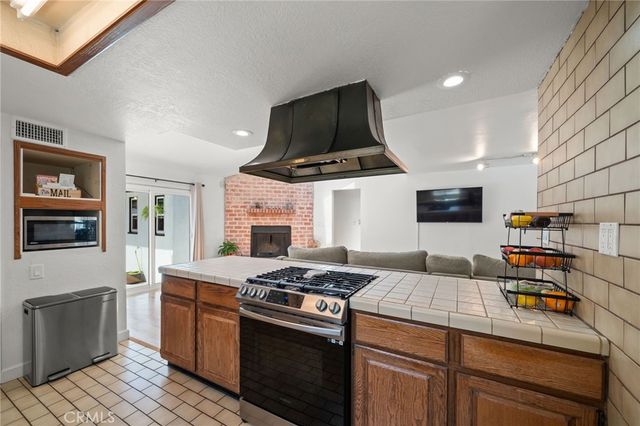 941 E Ridgewood, Long Beach, CA 90807