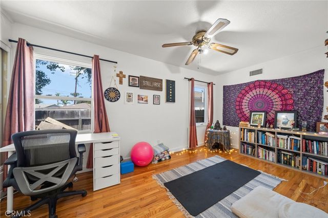 941 E Ridgewood, Long Beach, CA 90807