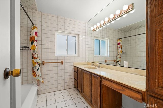 941 E Ridgewood, Long Beach, CA 90807