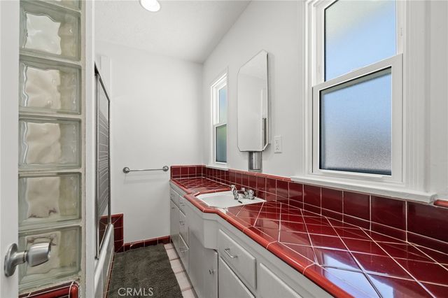 941 E Ridgewood, Long Beach, CA 90807
