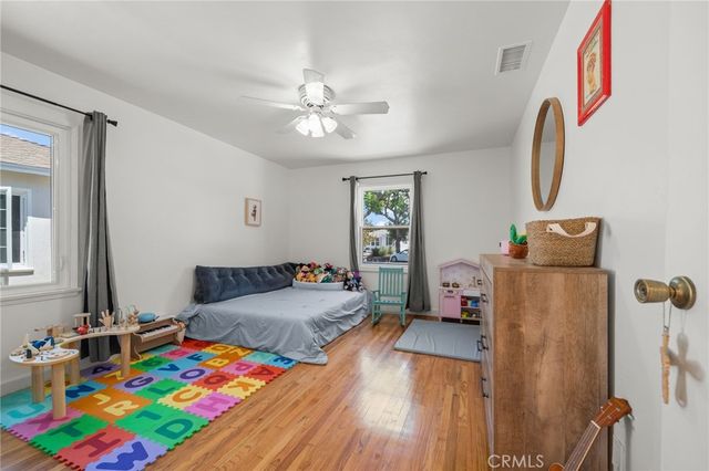 941 E Ridgewood, Long Beach, CA 90807