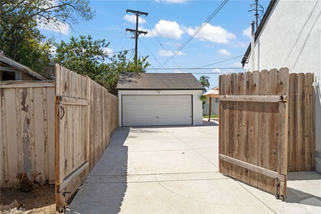 941 E Ridgewood, Long Beach, CA 90807