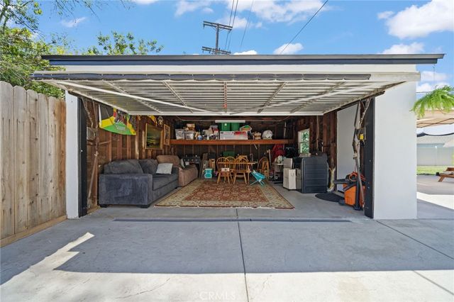 941 E Ridgewood, Long Beach, CA 90807