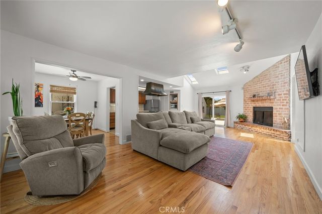 941 E Ridgewood, Long Beach, CA 90807