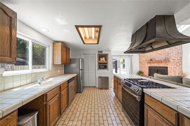 941 E Ridgewood, Long Beach, CA 90807