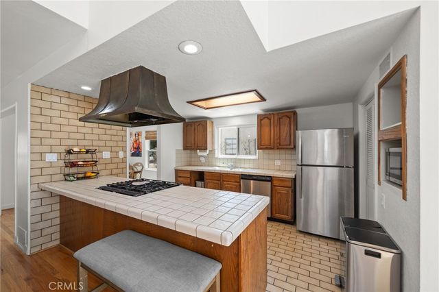 941 E Ridgewood, Long Beach, CA 90807