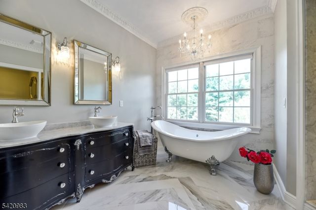 9 Van Fleet Rd, Readington Twp., NJ 08853