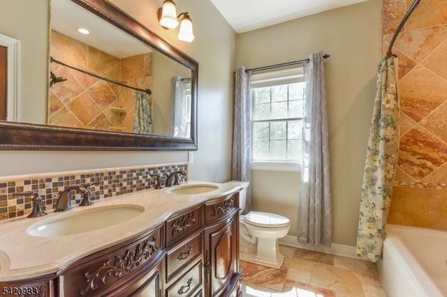 9 Van Fleet Rd, Readington Twp., NJ 08853