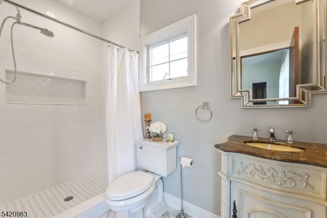 9 Van Fleet Rd, Readington Twp., NJ 08853