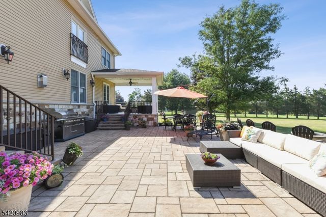 9 Van Fleet Rd, Readington Twp., NJ 08853