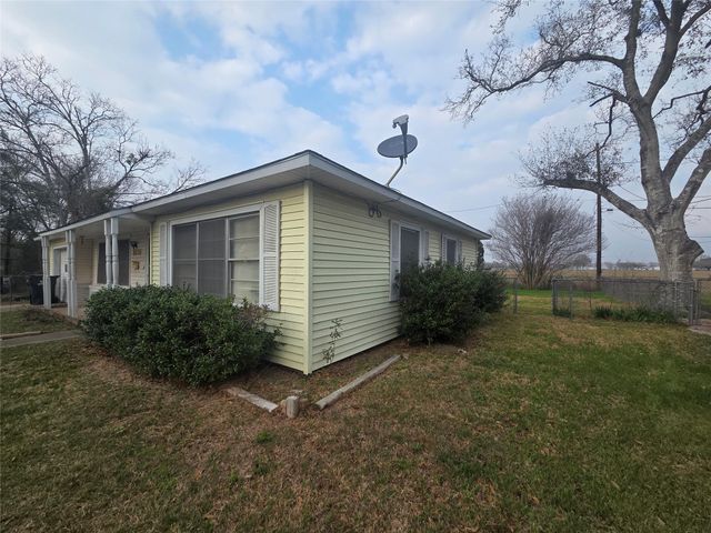 1216 Merchant Street, El Campo, TX 77437