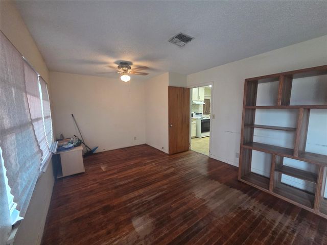 1216 Merchant Street, El Campo, TX 77437