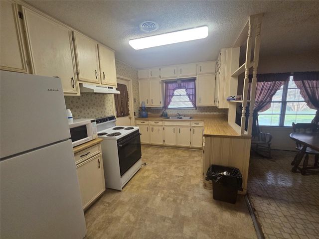 1216 Merchant Street, El Campo, TX 77437