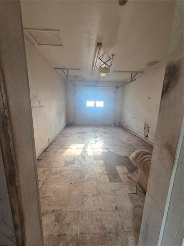 1216 Merchant Street, El Campo, TX 77437