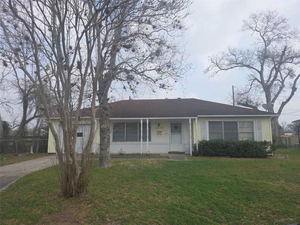 1216 Merchant Street, El Campo, TX 77437