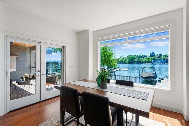 8696 Island Drive S, Seattle, WA 98118