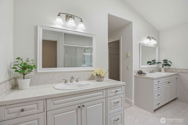 8696 Island Drive S, Seattle, WA 98118