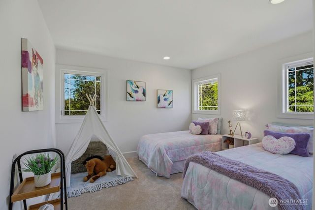 8696 Island Drive S, Seattle, WA 98118