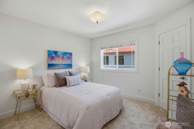 8696 Island Drive S, Seattle, WA 98118