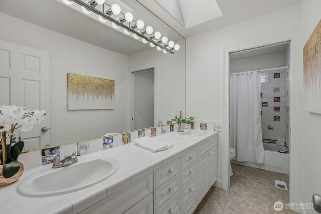 8696 Island Drive S, Seattle, WA 98118