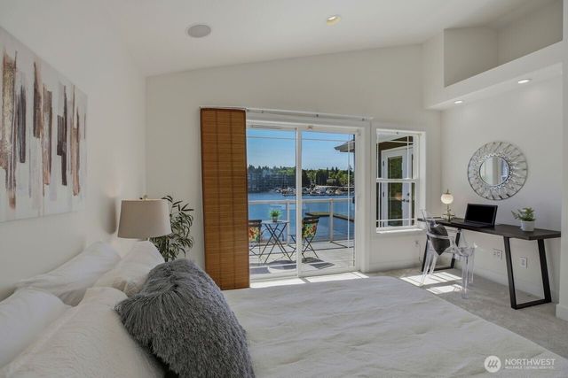 8696 Island Drive S, Seattle, WA 98118