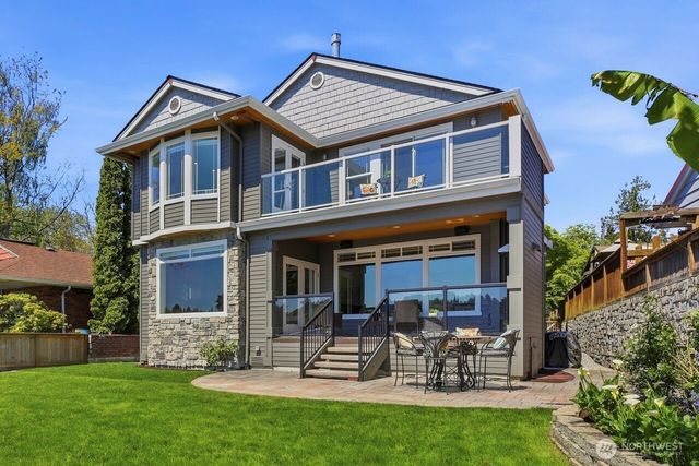 8696 Island Drive S, Seattle, WA 98118