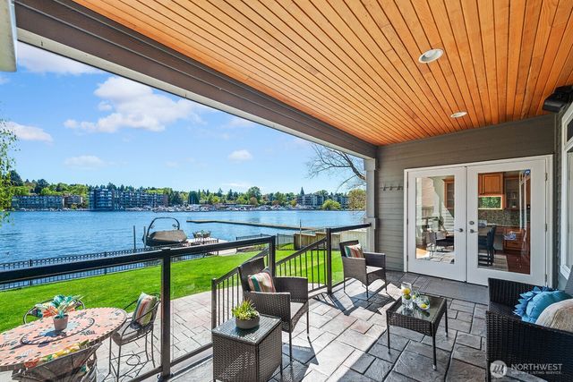 8696 Island Drive S, Seattle, WA 98118