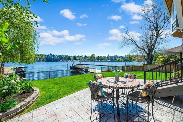 8696 Island Drive S, Seattle, WA 98118