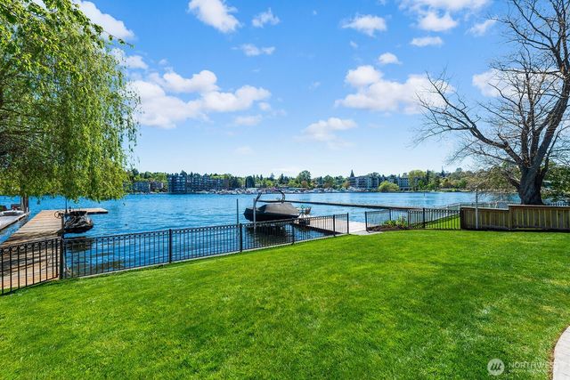 8696 Island Drive S, Seattle, WA 98118