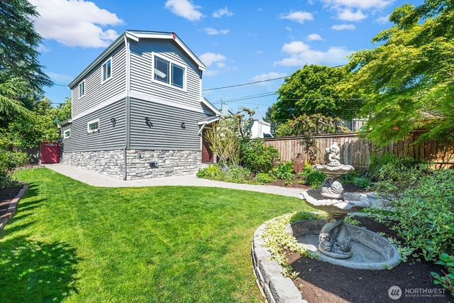 8696 Island Drive S, Seattle, WA 98118