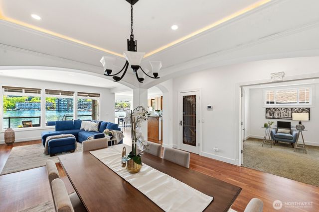 8696 Island Drive S, Seattle, WA 98118