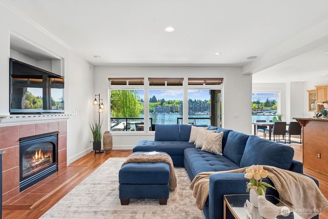 8696 Island Drive S, Seattle, WA 98118