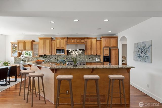 8696 Island Drive S, Seattle, WA 98118
