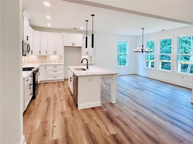 6312 Woodstock Rd, Acworth, GA 30102