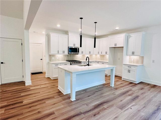 6312 Woodstock Rd, Acworth, GA 30102