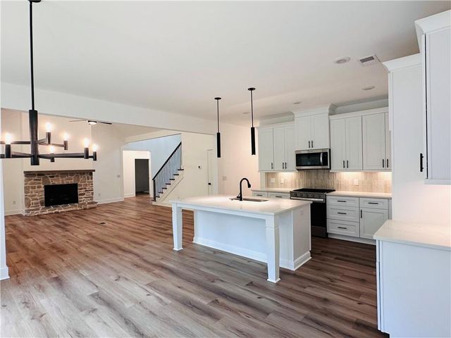 6312 Woodstock Rd, Acworth, GA 30102