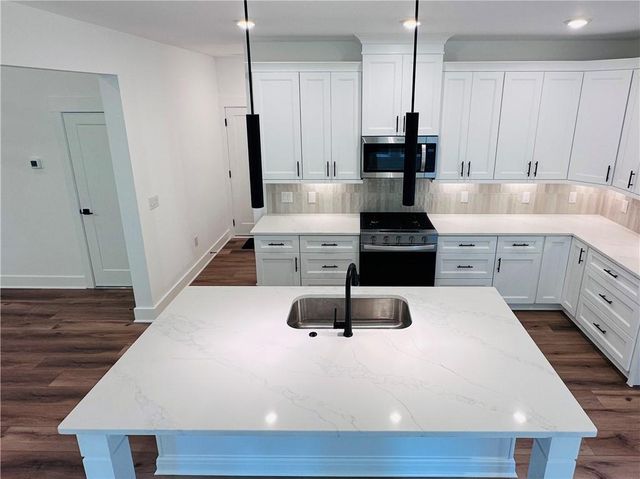 6312 Woodstock Rd, Acworth, GA 30102