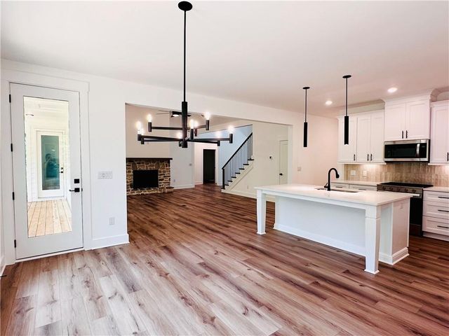 6312 Woodstock Rd, Acworth, GA 30102