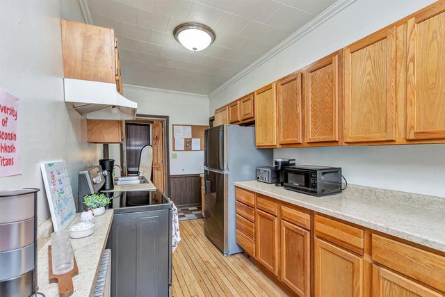 514 W IRVING AVENUE, Oshkosh, WI 54901