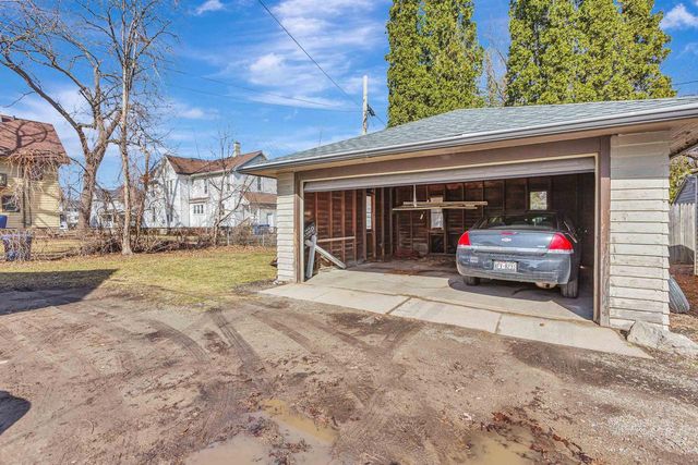 514 W IRVING AVENUE, Oshkosh, WI 54901