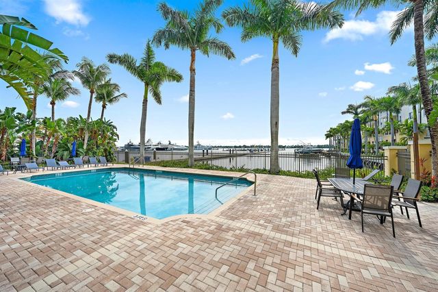 3920 N Flagler Drive 301, West Palm Beach, FL 33407