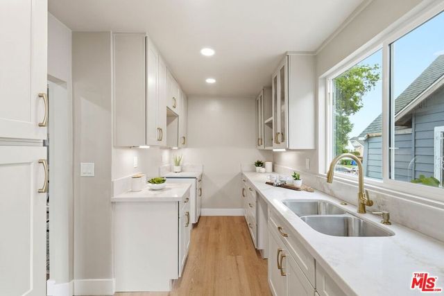 6015 Keniston Avenue, Los Angeles, CA 90043